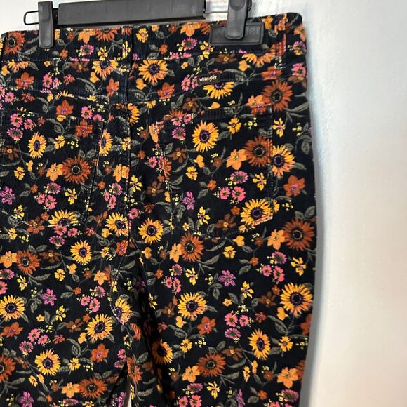 Wrangler high-rise fierce flare floral corduroy pants Size - Picture 11 of 14